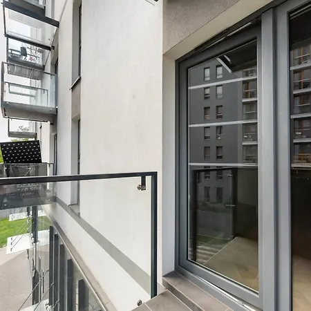 Comfort 204 By Bookinghost *