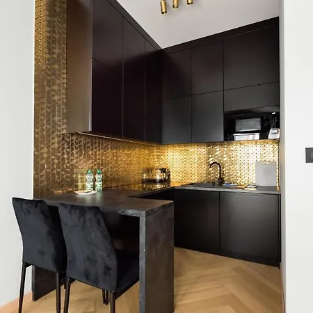 Comfort 204 By Bookinghost