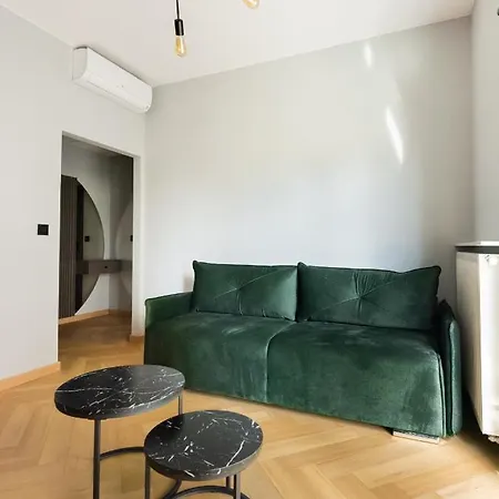 Comfort 204 By Bookinghost