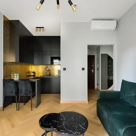 Comfort 204 By Bookinghost *