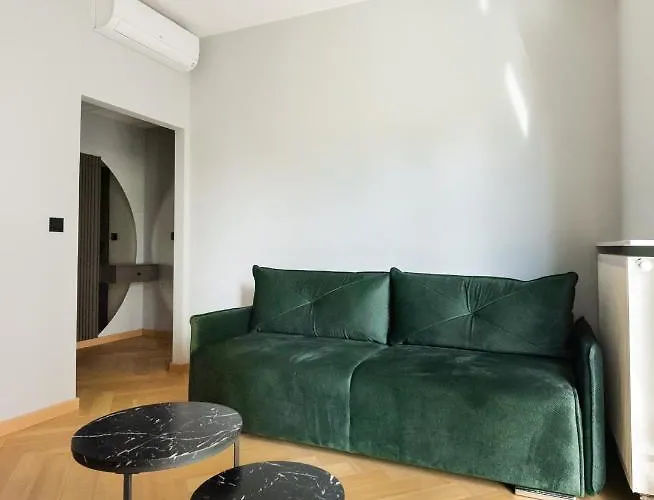 Comfort 204 By Bookinghost