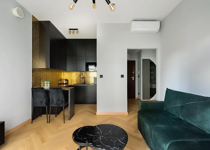 Comfort 204 By Bookinghost *